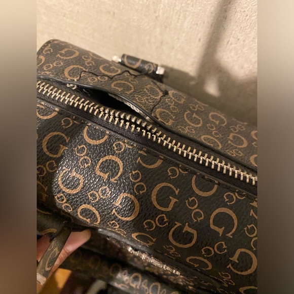 Guess crossbody purse - Picture 4 of 5